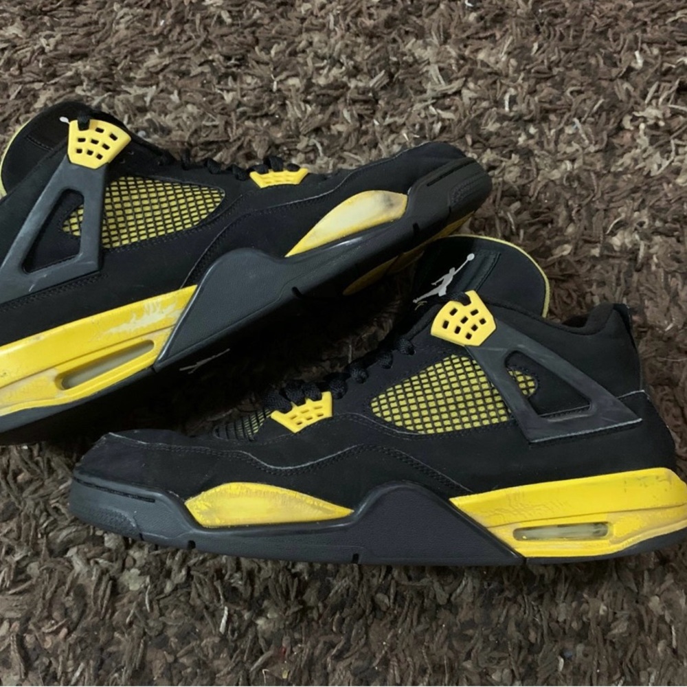 Air Jordan 4 yellow thunder